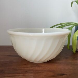 VINTAGE 1950s Fire King Ivory Swirl Milk Glass Mixing Bowl - 8”